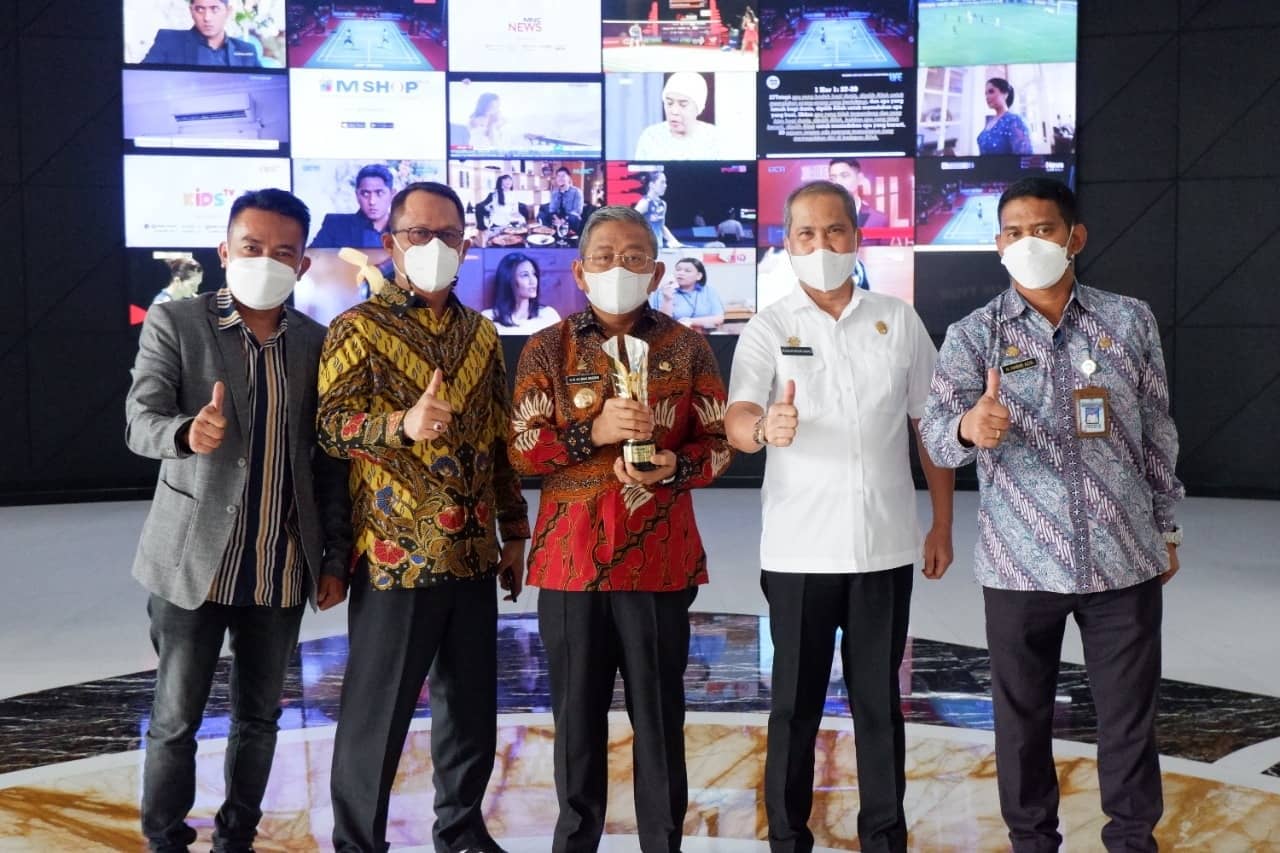 Gubernur ABM Terima Penghargaan Indonesia Awards 2021